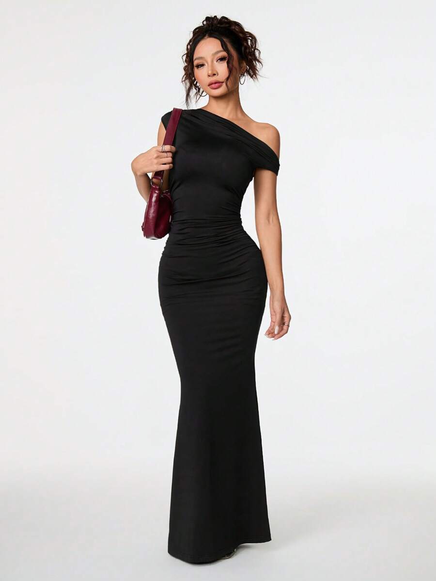 SVELTA - Petite One Shoulder Mermaid Maxi Dress Black_1